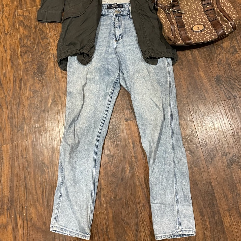 Abercrombie & Fitch distressed mom jeans
